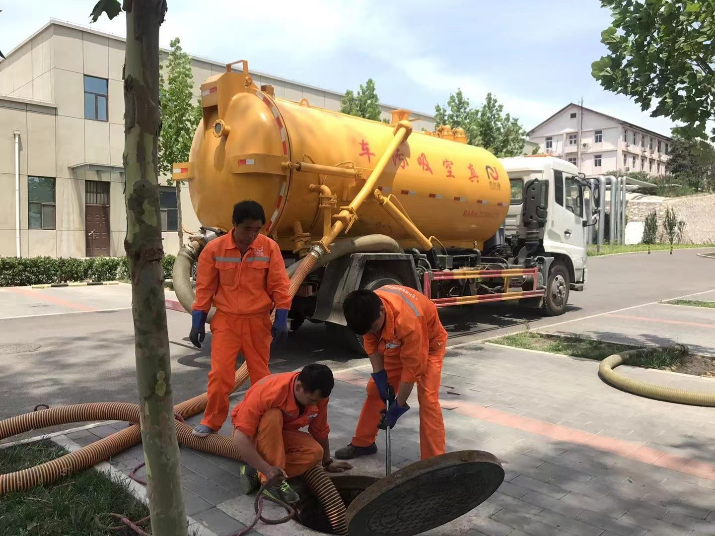 宜丰化粪池清理与5-8吨吸粪车施工效率分析